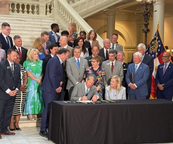 Kemp signs.jpeg