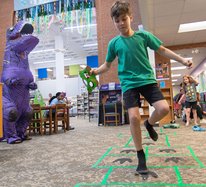 060126_DINOSAUR_OLYMPICS_01.jpg