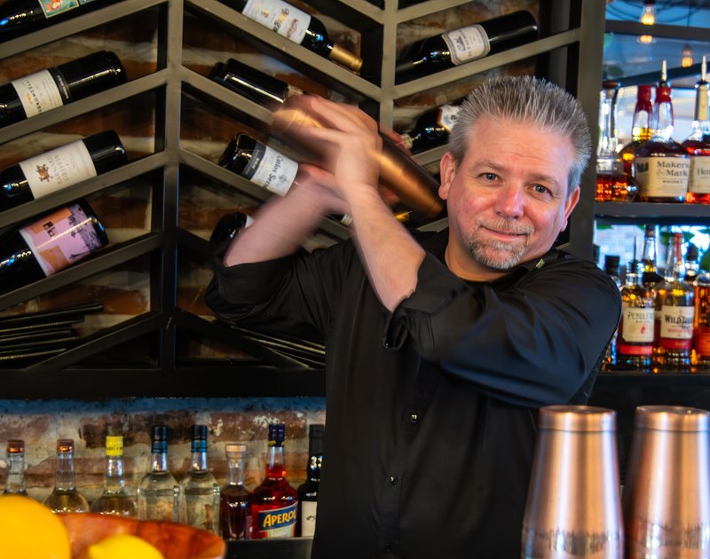 DB_DALE_BARTENDER_01.jpg
