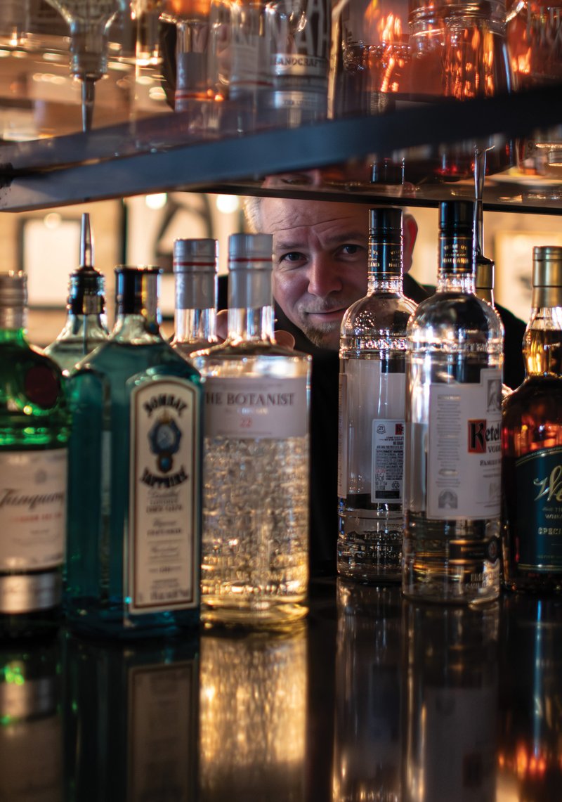 DB_DALE_BARTENDER_03.jpg