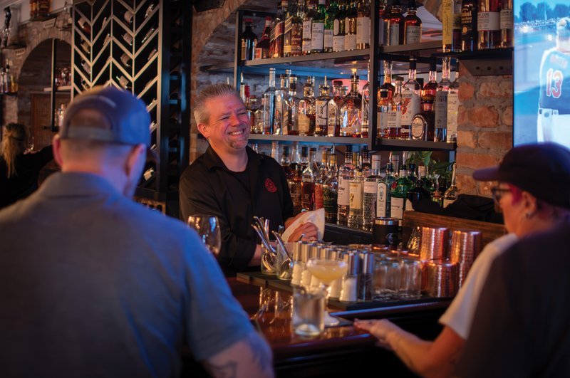 DB_DALE_BARTENDER_04.jpg
