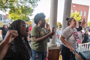 081826_CITY_DATA_CENTER_VOTE_05.jpg