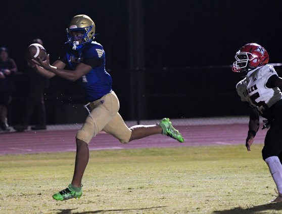 100226_SEB_FOOTBALL_02.jpg