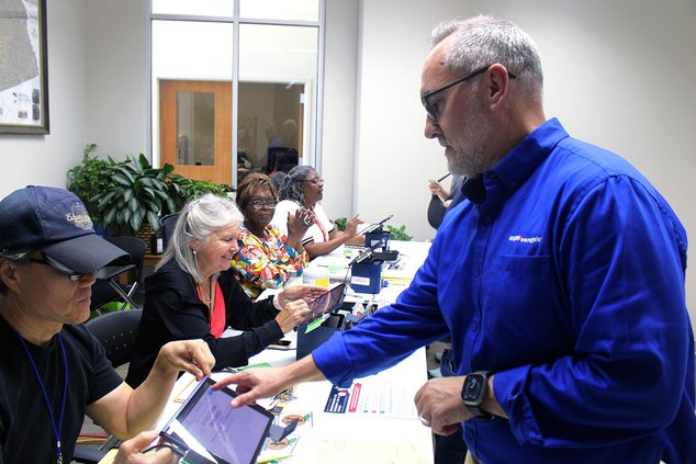 Early Voter Check-In 2.jpg